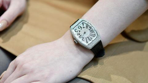 Franck Muller V32 về tay khách hàng trong 1 buổi tối tại Peerage Gold & Diamond