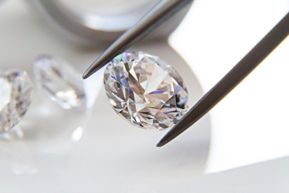 CÁCH VỆ SINH VÀ BẢO QUẢN TRANG SỨC KIM CƯƠNG ĐÚNG CHUẨN - GIỮ MÃI VẺ ĐẸP HOÀN HẢO