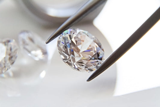 CÁCH VỆ SINH VÀ BẢO QUẢN TRANG SỨC KIM CƯƠNG ĐÚNG CHUẨN - GIỮ MÃI VẺ ĐẸP HOÀN HẢO